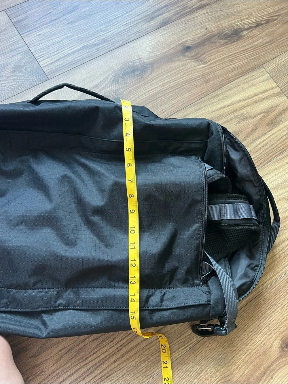 HELLY HANSEN Canyon Duffel Pack 50L Black Backpack Duffel Convertible Travel Bag
